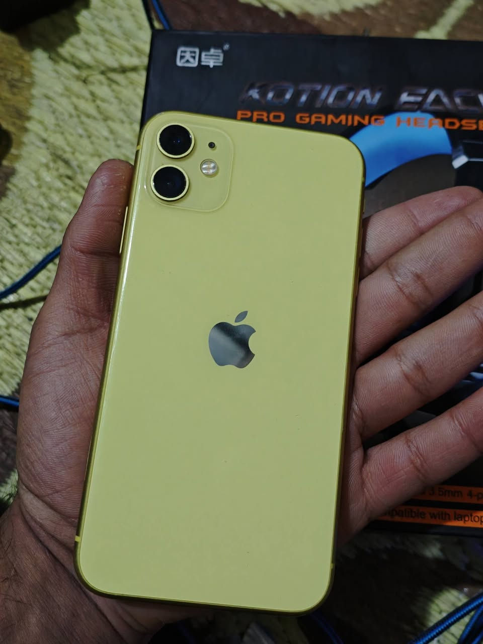 ايفون11 + سماعات محيطيه كيمنك+ شاحن بقدره20W USB سريع جدا. ايفون بطاريه مبدله اصليه + شاشه مبدله وكاله3 خيارات موضح امامكم كلشي اصلي وكاله نضافه الجهاز90%. عنوان .بغداد المشتل رقم الهاتف(***********)
