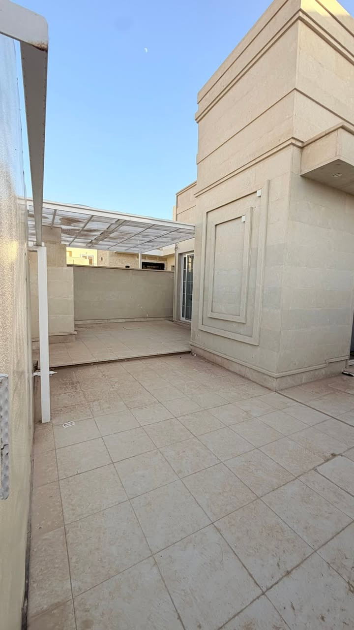السلام عليكم
دار للبيع زيرو في مجمع بيتي 
زون الثالث  
مغيرر بالكامل 
مقابل حديقة 
دار يبارع مواثث 
مع سبالت وغرف نوم 
مطبخ كامل ثلاجة+ طباخ + كاونتر فصال 
مكون الدار من 
4 غرف نوم 
صالة+ استقبال 
مطبخ حار+ بارد + صالة 
كراج + باركي 
مغير دار كامل 
سبالت دار مجهز نوع LG
درج نطام بيانو 
ارضي باركي سيراميك اسباني
للاستفسار اكثر مراجعة مكتب عقارات و مقاولات السردام او الاتصال ***********
***********
