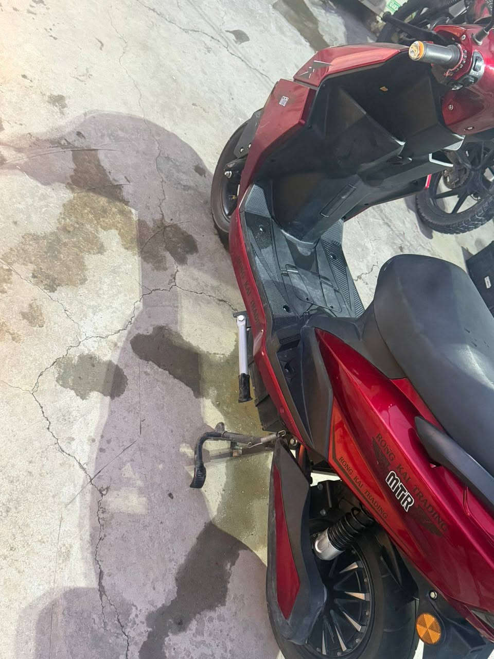 دراجه شحن سكنز فحل استخدام ٤ أشهر بطاريات مسطرة سويج وبصمة وكارت العنوان أبي غريب واحد آذار قرب المدرس الصينية السعر ٨٥٠ ألف بيه مجال للاستفسار على الرقم ‏‪***********‬‏ بي واتساب الدراجه كلش حلوه ونضيفه أحله من الصورة
