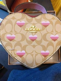 متوفر جنطه ماركه كوجي اصليه ب٢٧ واصل على اول تم 07782742703