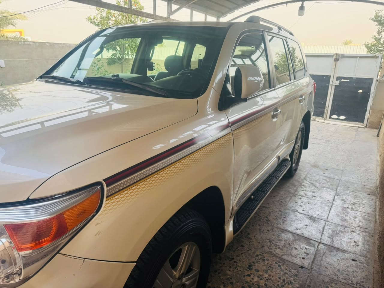 سلام عليكم
_____________________

 للبيع  لاندكروز
موديل 2015

سعر 33000$وبيه مجال بسيط
1داخل جلد اسود طلب خاص 
2 كراسي كهرباء 
3 تدفاءوتبريد كشنات
4نضام مثبت سرعه
٥حساسات اماميه وخلفيه
٦مري كهربائ شفط
ملاحظه المكين والكير مكفولاه
***********العنوان بغداد السيديه
