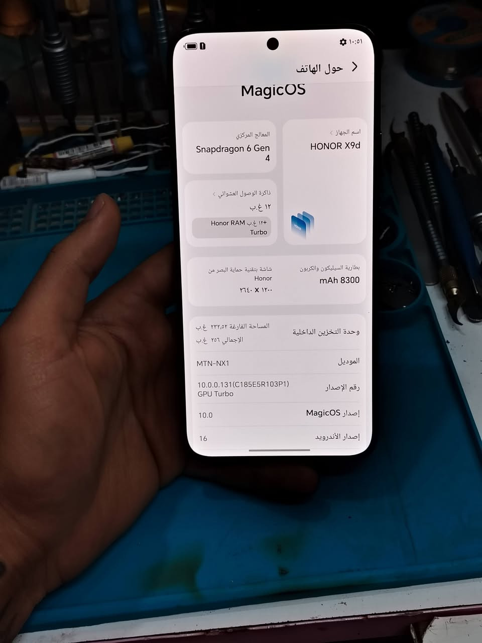 هونر X9d
بدون ملحقات. 
 – جديد واستعمال بسيط جدًا!
📱 مواصفات. 
شاشة كبيرة 120Hz حادة وسلسة
كاميرا خلفية 108 ميجا بكسل + كاميرا أمامية ممتازة للسيلفي
بطارية 8300 ملي أمبير تدوم وقت طويل
معالج قوي وذاكرة 256GB + رام 12GB لتشغيل الألعاب والتطبيقات الثقيلة بدون تأخير
تصميم أنيق وخفيف على اليد
💰 السعر: 350 –  مع مجال قليل.


**إذا كنت صاحب هذا الإعلان وتريد حذفه لأي سبب، رجاءا أرسل رسالة إلى الدعم الفني**