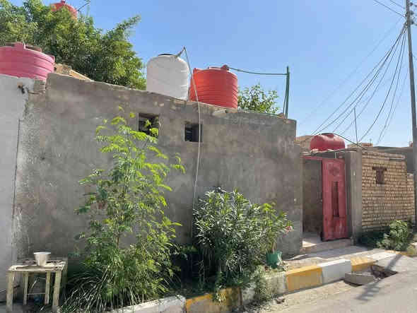 سلام عليكم دار طابو صرف سوق الشيوخ خنيطله خلف الجوزات ماخذ عليه سلفه على مصرف الرشيد تريد حر ابيعك تريد على قسط السلفه ابيع مساحه البيت ٢٠٢ متر طابقين الطابق الأرضي طابوق الطابق الثاني فرمستون ٣ غرف جوه ٢ فوك وحده كافه الخدمات بيت مرتب 
لتواصل ***********
