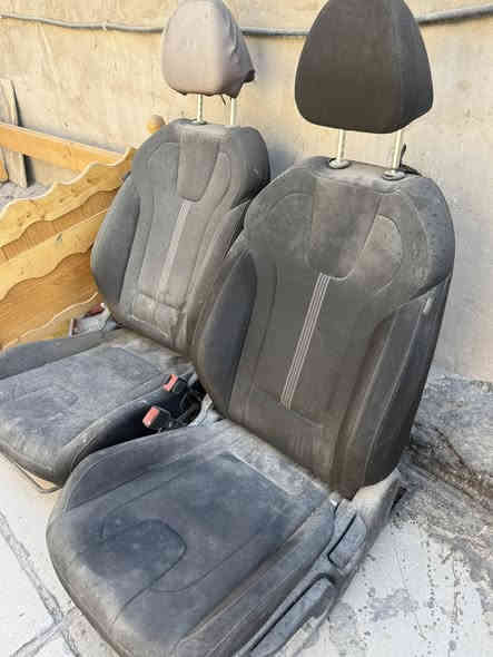 كشنات النترا 2021.2022.2023.2024.2025 مخمل زوج جدد السعر 150 الف للزوج للستفسار ***********
