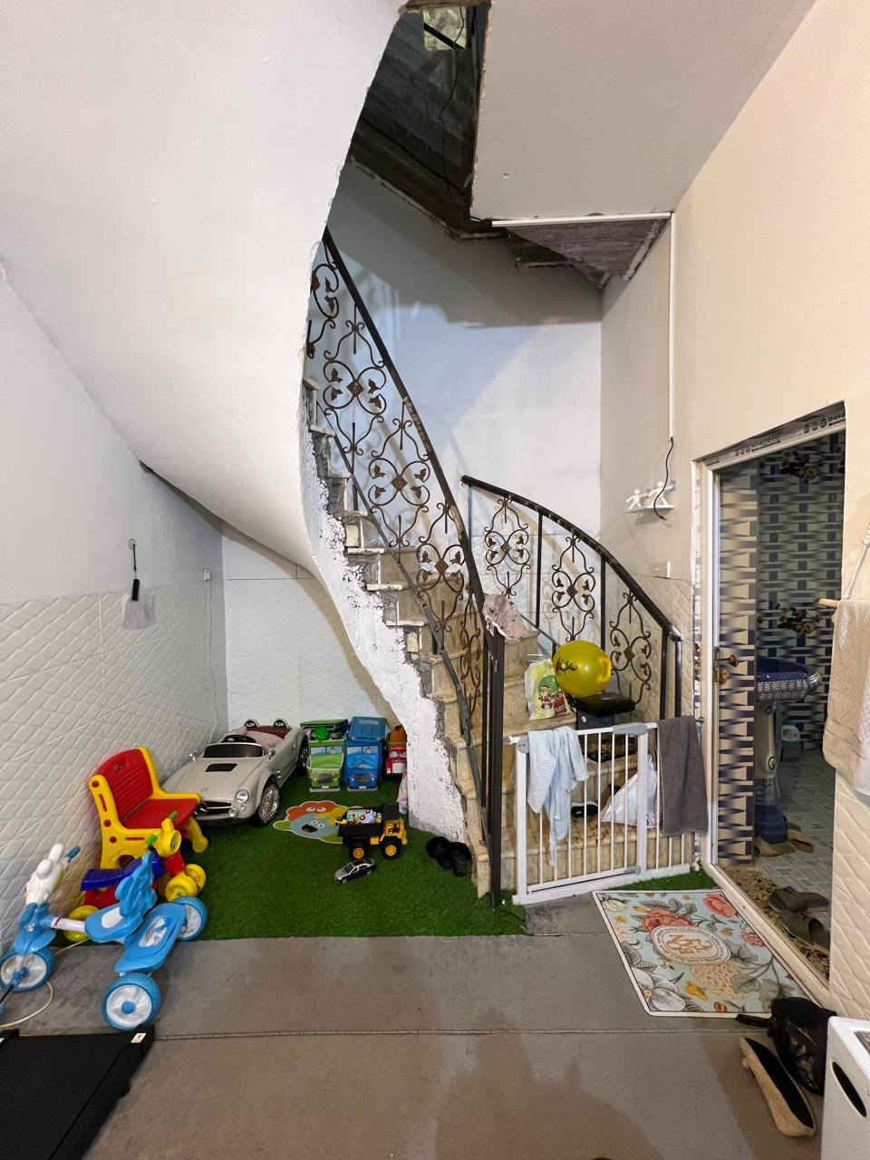 بيت للإيجار البوبيات خلف أسواق البرتقاله ١٠٥متر طابقين ونص شارع عريض ***********اجار ٤٠٠
