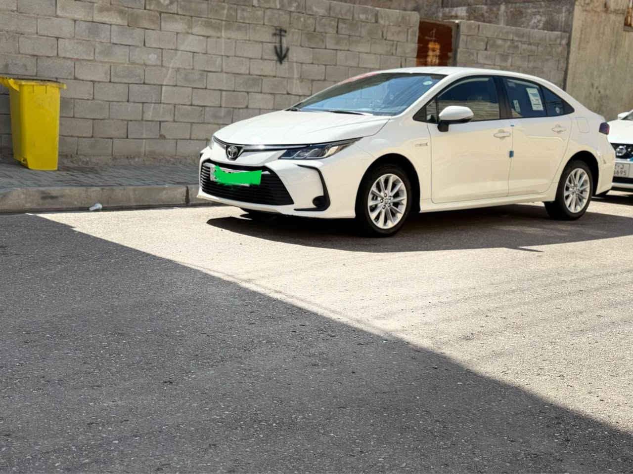السلام عليكم 
كورلا موديل 2024 كفاله عامه هاي ابرد بانزين 
مكينه 1800سياره ماتصرف عليه الف كفاله عامه من الشخط خليجيه وليس صيني شركة جيهان رقم مميز بسمي هزه جديده جهزه للتحويل جوال *********** Singapore
