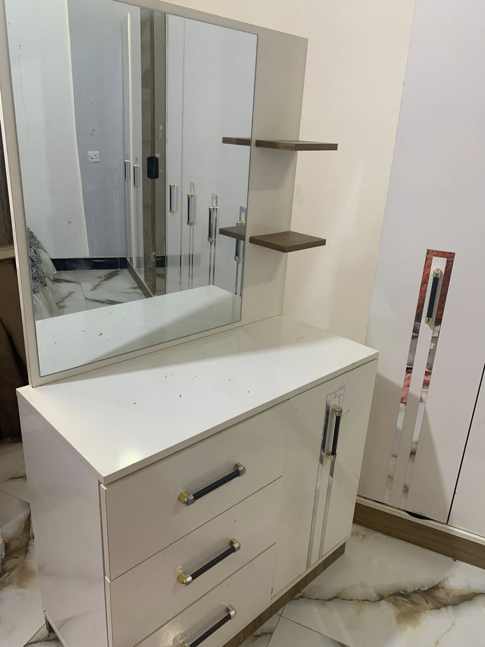 عندي هاي الغرفه تركيا أخت الجديد اول شده اله سعر 375قفل


**إذا كنت صاحب هذا الإعلان وتريد حذفه لأي سبب، رجاءا أرسل رسالة إلى الدعم الفني**