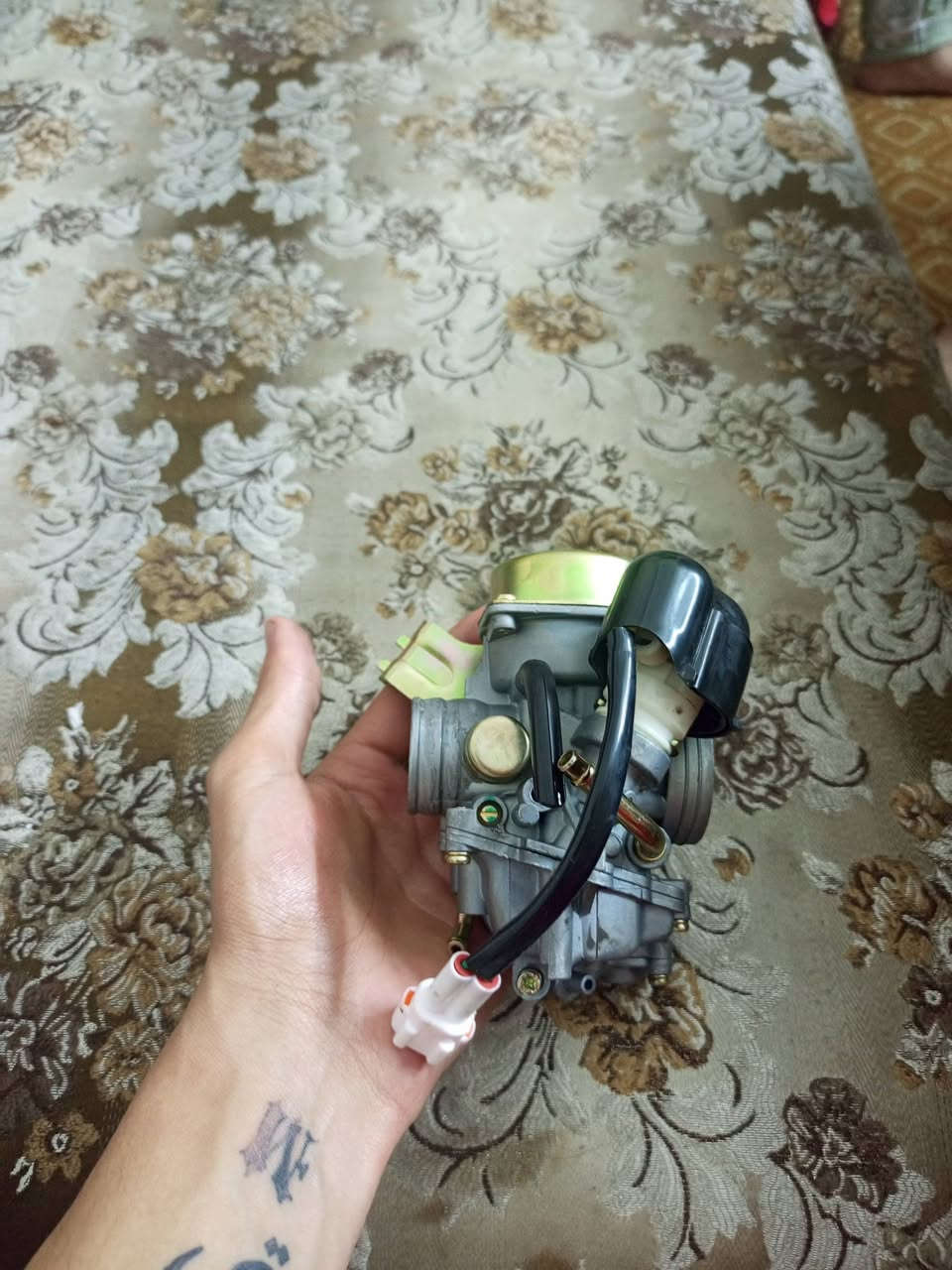 سلام عليكم هاي كابريتار مال سكنس كلش جديد ولا مره مستعمل الكابريتار تايوان اصلي ويا كتف شحن هم تايوان وهم جديد مامستعمل مكاني بغداد زيونه وهاذه رقمي بي واتساب ***********
