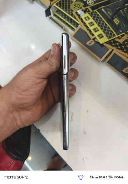 سلام عليكم للبيع كلاكسي s21 لترا جهاز مداخل صيانة جهاز جديد نضافه فول سعره 375الف بيه مجال قليل مكاني بغداد بلديات ***********
