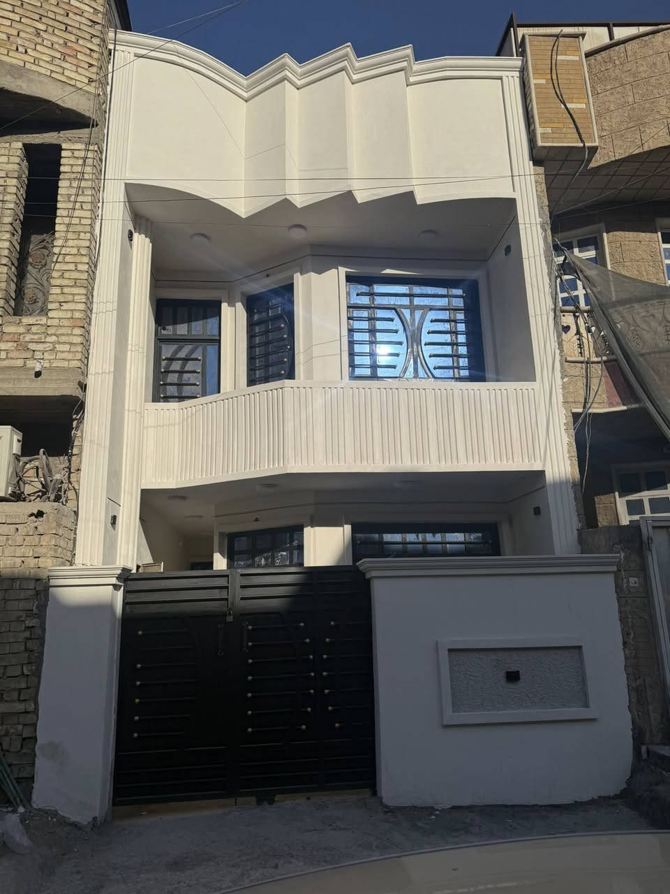 🔴 دار للبيع في منطقة الامين الثانية
📍نواب الضباط فرع إفران بغداد مربع الاول بصف المنتزه 
المعومات البيت على شارع عريض 15 متر  

🟠المساحة 70 متر
🔹 الواجهة 5
🔹 النزال 14 متر

يحتوي على طابقين بناء حديث

 الطابق الاول استقبال ومطبخ وصاله مدخلين وخدمات   
والطابق الثاني غرفتين نوم وصحيات 
والطابق الاخير سطحين وبينونه جبيره 

✅ السعر :- 155 مليون مع مجال بسيط جداً 

📌 للاستفسار اكثر رقم صاحب الدار غير متواجد على الفيس ***********
