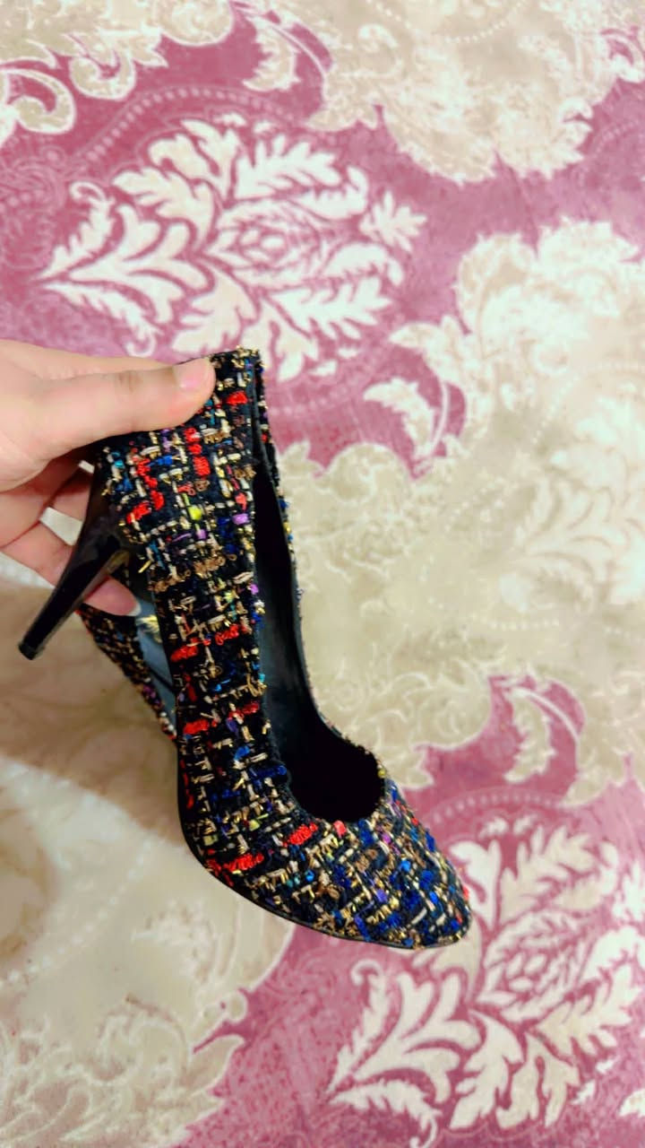 احذيه بوتات جدد للبيع مامستخدمات قياس ٣٩ اسوي خصم إذا تأخذ ٢للاستفسار على الرقم ***********
