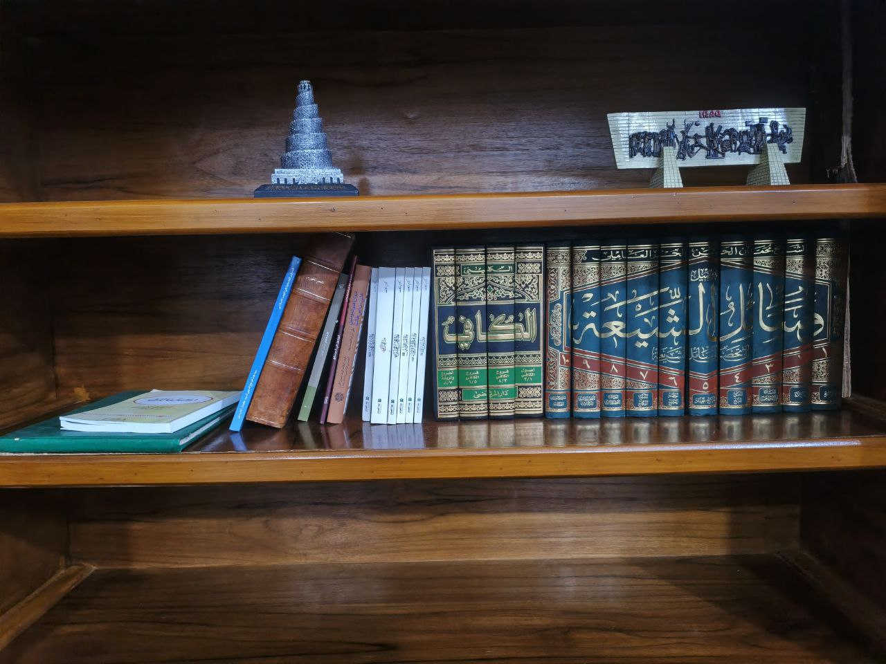 مجموعة كتب للبيع الكتب نضيفة واستعمال قليل 

يوجد توصيل مجاني لكافة المحافظات 

للطلب  واتساب : ***********

السعر الكلي للمجموعة : 335 الف 

(البيع مجموعة مو مفرد )
