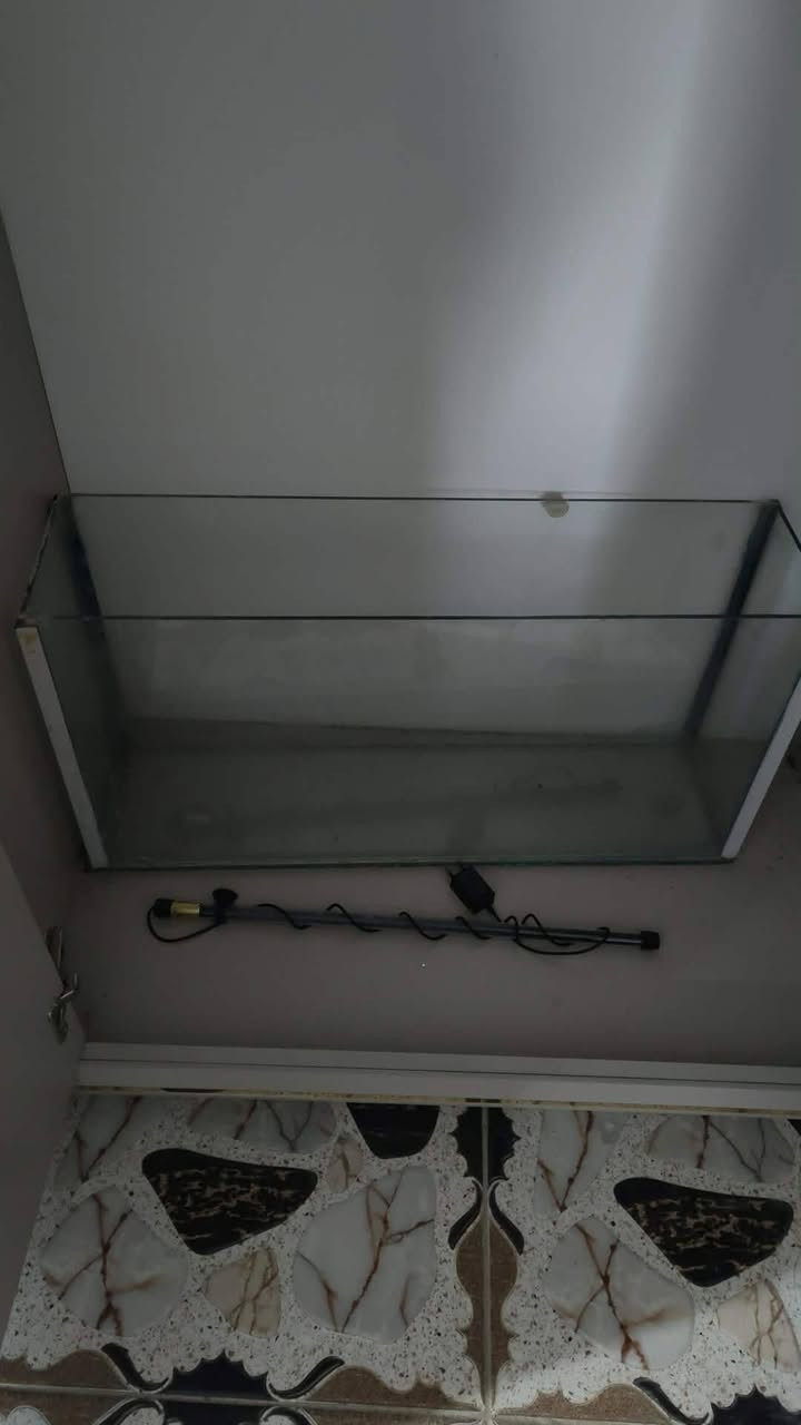 احواض اسماك كامله
تردهن شلع تريد واحد 
المكان طوريج ام الهوى 
***********
