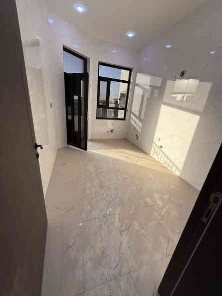 شقة للايجار داخل مجمع الضباط السكني تتكون الشقة من غرفتين نوم وحمام  ومطبخ 
الشقة بناء حديث 
الطابق الاول اجاره  600 الف 
طابق الثاني اجاره   500 الف 
الطابق الثالث اجاره  450 الف 
#رقم الهاتف # *********** 
موقع المجمع شارع المطار بغداد 
خلف جامعة المشرق ومستشفى حي الفرات
