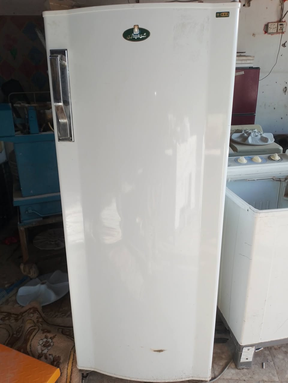 سلام عليكم خوتي ثلاجه كريازي مصري البيع سعر 175 
والاستفسار اكثر ***********
