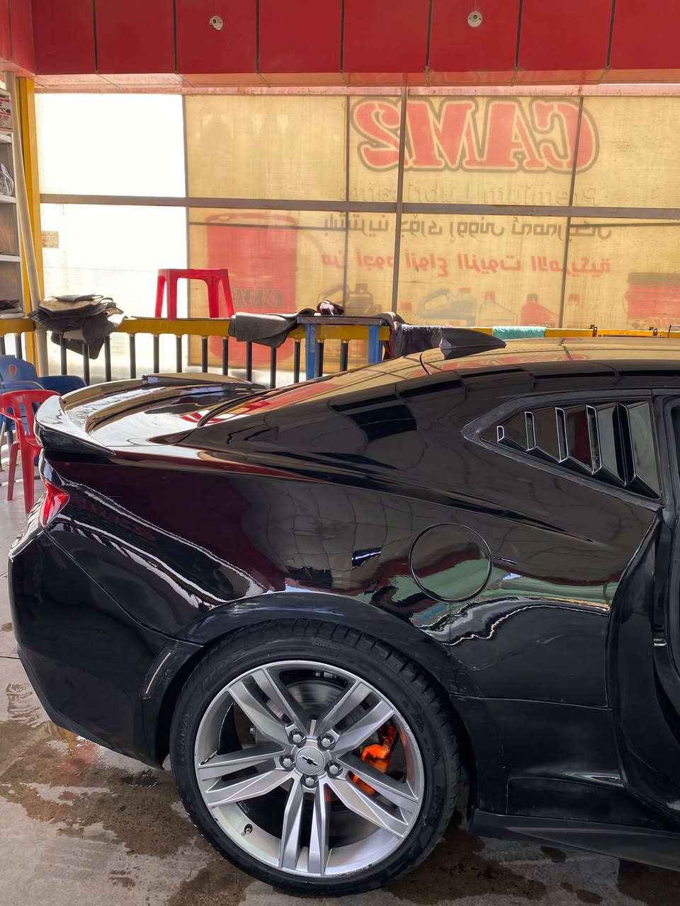 كمارو 2016 1lt
مواصفاتها: معروفه  
حادثها :  باب وثنين جابلغ 
الحادث موجود بالصور 
ايرباك بس برده 

ماشيه السيارة160 الف كيلو 

سعره 128 او مراوس 

***********
