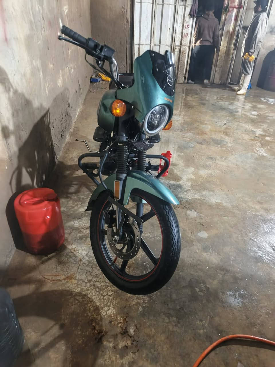 سلام عليكم دراجه دايوان موديل 23 مرقم بغداد رقم انكليزي تحويل مباشر المكان بغداد  بسمايه السعر 2300وبيه  مجال قليل اتصال ***********اتصل وبيك خير ودلل
