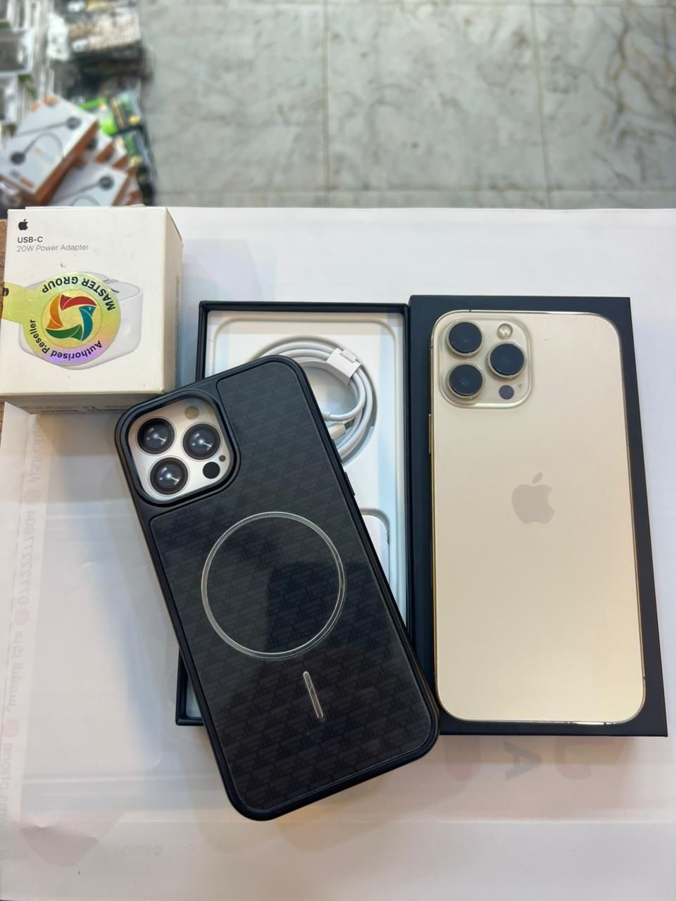 ايفون 13 برو ماكس 256 ذاكرة 
بطارية 95‎%‎
نضافة 100‎%‎
كامل ملحقات الاصلية شركة ماستر 
اصلي وبيه ضمان لوكالة 
استخدام قليل
السعر مناسب
***********
العنوان القطاع شارع السوك مجاور عوينات الكرار 
مركز الشمس
