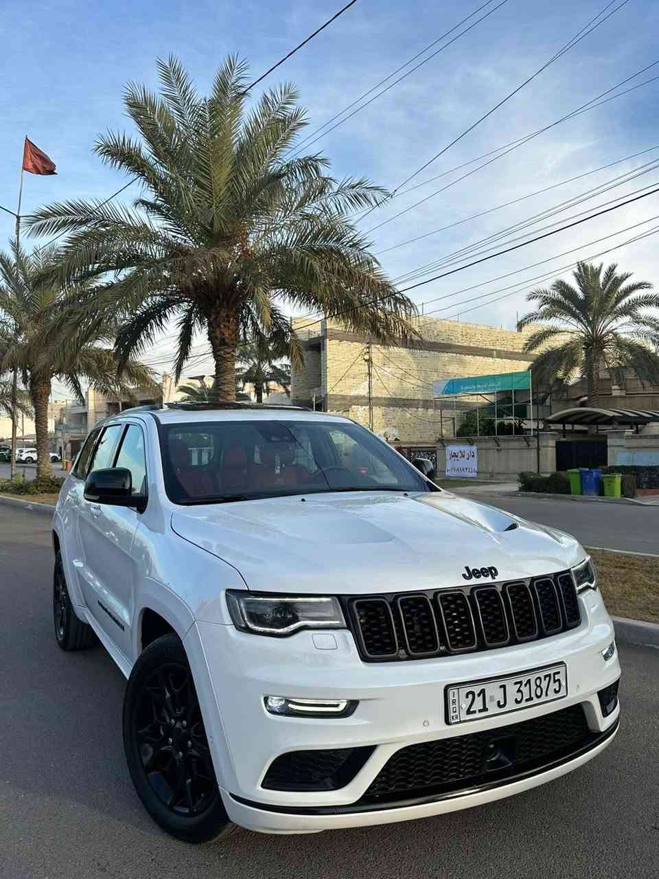 اخوان السلام عليكم. 
عندي جيب S. موديل 2021. مكفوله كفاله عامة 
السياره بأسمي 
ماشيه 40 الف ميل. 
معروفه مواصفات الSفول واحد على واحد 
ام الرادار الامامي. 
ولداخل الاحمر. 
السياره جاهزه للاخير. 
عارضها ب٣٥٥ وبيها مجال شي بسيط. 
مكان السياره بغداد معارض البياع. 
***********
