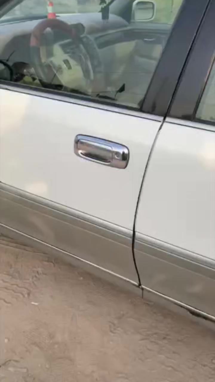 سلام عليكم تويوتا كران
موديل 2003
بس فحص مامدفوع الكمرك رقم كركوك 
السياره جاهزه مابيه نقص 
كفاله من الكص ونقل جذه والرسميات 
3 دكم 
ديفور الكبير 
شاصي 75 
كشنات كهربائية برده خلفيه ستيرن كهربائي مثبت سرعة مري شفط 
السعر خابر وبيك خير ودلل ***********
