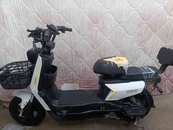 بايسكل شحن السعر 270
اربع بطاريات جديده 
بيه عطل الاشاير ما تشتغل 
المكان النجف حي الرحمه
واتساب ***********
