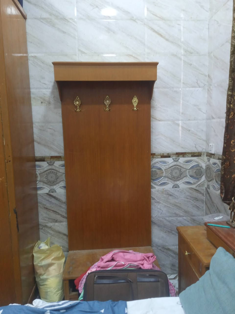 غرفه تسكام عراقي للبيع سعرها ٥٠٠ عنواني كربلاء باب طوريج ***********
