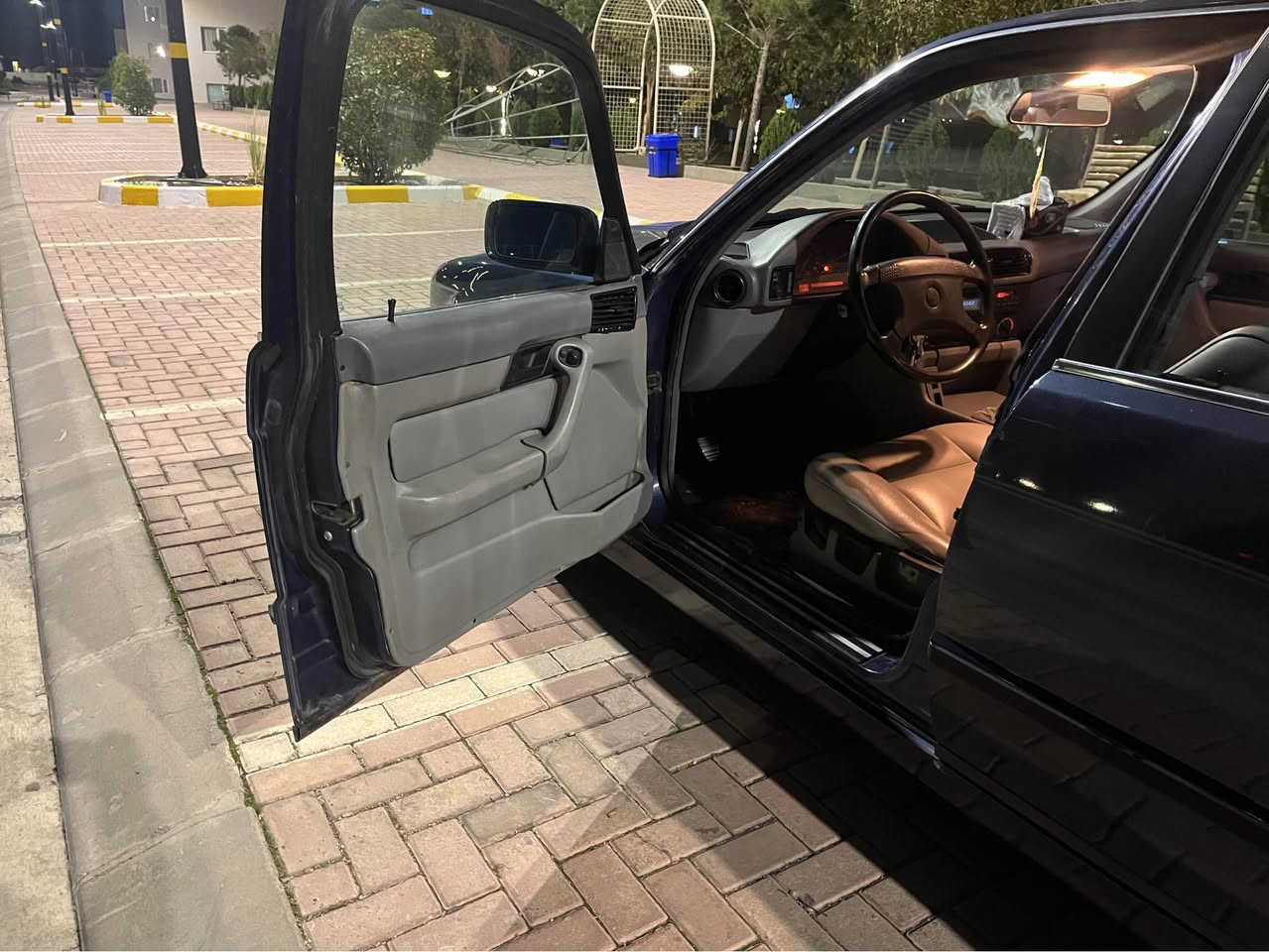 اسلام علیکم بیێم دەبلیو بۆ فرۆشتن مۆدێل ١٩٩٢-١٢-١٥ وارد سویسڕی 🇨🇭 رەنگی نیلی بیلاد ٥٢٥ گێر عادی تەبرید چوار جام کارەبا رەقەم سلێمانی بە ناوی خۆمەوەیە ئەکسلی قوفڵە مەکینە دیجتاڵ ئەیبێس و تراکشنە کوشن جلد ناو رەساسی تایەو ویلی مشەبەک بیلادی سەیارەکە سەیارەی ماڵی خۆمە هی مەعرەز نیە بێ کێشەیە سعریشی ٥٨ گەڵاو معامەلەیەکی برایانەی تیایە ناونیشان سلێمانی ژ.م*********** وەستەئەپی لەسەرە السليمانية, العراق
