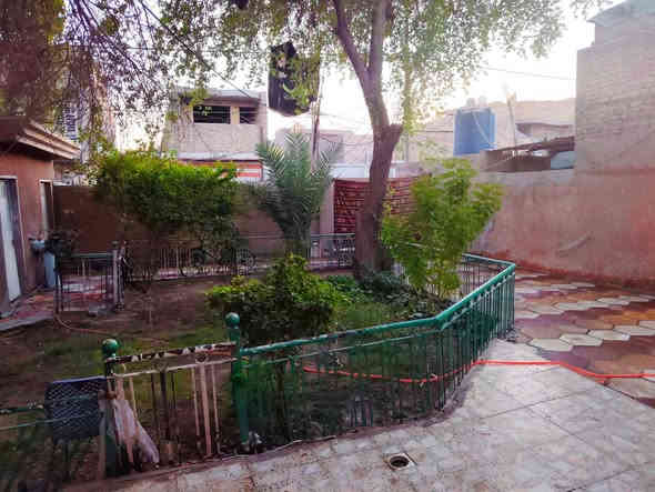 بسم الله الرحمن الرحيم
إعلان بيع بيت
الموقع:بيت حي طارق الوصط 300، طابو صرف باسمي، اول فرع.
المواصفات:
ستقبال كبيره كما موضح 

الواجهة: 12 متر
النزال: 25 متر
يحتوي على صحيات خارجية
حديقة كبيرة وكاملة كما موضح بالصور.

الطابق الأول:

3 غرف نوم كبيرة
صالة كبيرة مع ترك مساحة كبيرة
حمامات داخلية
استقبال كبيرة

الطابق الثاني:

2 غرف
صالة
حمامات داخلية

ملاحظات:

البيت جديد وبناء متين.

للاستفسار:
للمهتمين بالشراء، يرجى الاتصال على الرقم: ***********
السعر مناسب. ونحن في خدمتكم.
