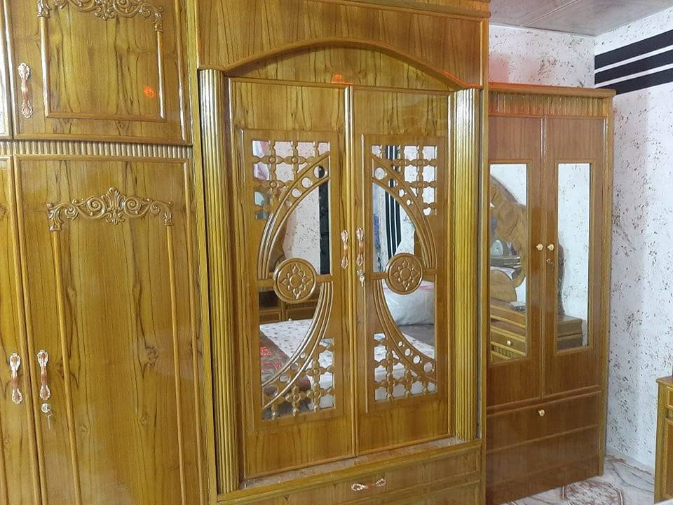سلام عليكم اخوان غرفه اخشاب اخت الجديده استعمال قليل للبيع سبب البيع نريد ننتقل من مكان الى مكان اخر الغرفه ضخمه تجي وشوف بعينك اي شخص اي خدش ماكو رجائا الميشتري لايعلق ويكسر بحلال العالم ***********
