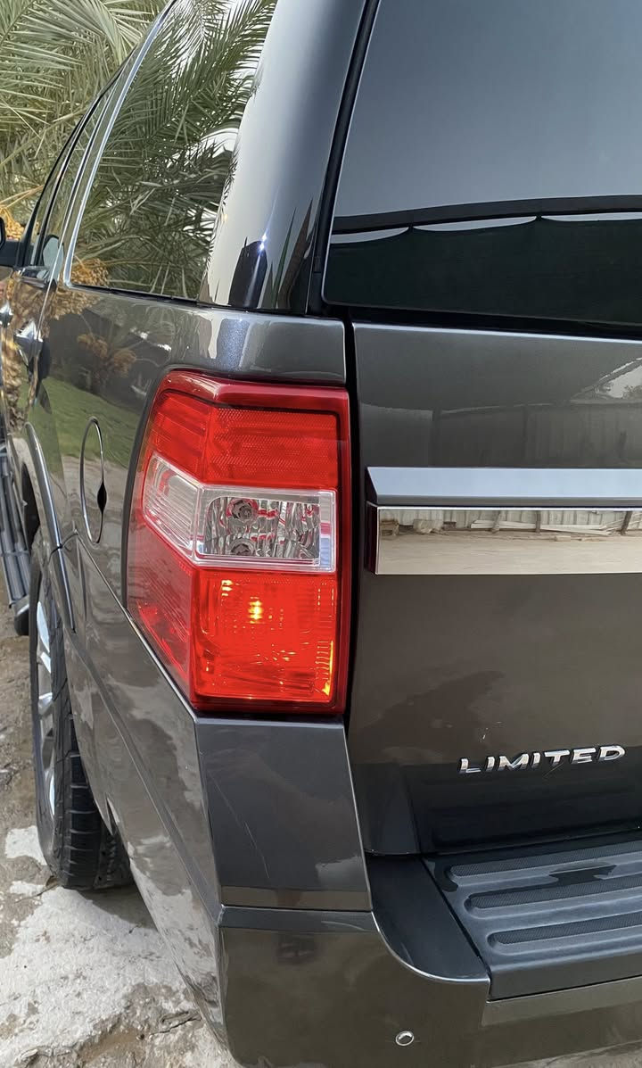 بسم الله الرحمن الرحيم 
فورد اكسبدشن 2017 ليمتد فول مواصفات 
الضرر صبغ قطعتين وقطعه كلير 
ماشيه 125 الف 
السعر 218 ورقه وبيها مجال 
للاستفسار/ ***********
