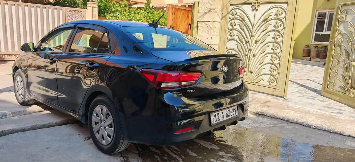 للبيع
كيا ريو 2019 أسود 
كير اي تي المرغوب 
كير مكينه شرط 
شرط التحويل سياره باسمي 
سنويه جديده 2031 تسقط هزه جديده 
تبريد ثلج ❄️
ضرره جاملغ فقط ومبدل باصلي شرط . ايرباك شركه سليم 
مواصفات S المعروفه بالريو 
السعر (115) مجال بسيط
للتواصل علئ الرقم :***********
