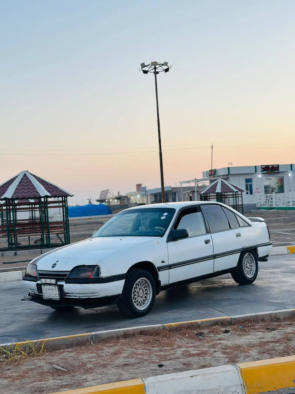 السلام عليكم للبيع أوبل اوميكا لون ابيض محرك كير اكسل تايرات شرط موديل 1989 كهربائيات كلها شغاله مسجل 4 سماعات لا يت عالي ناصي رقم الأماني صلاح الدين (را) شرط تحويل داخلها بلادي مكان السياره تكريت ترهم بيع او مراوس حسب لقناعه متواجد نت او اتصل ***********
