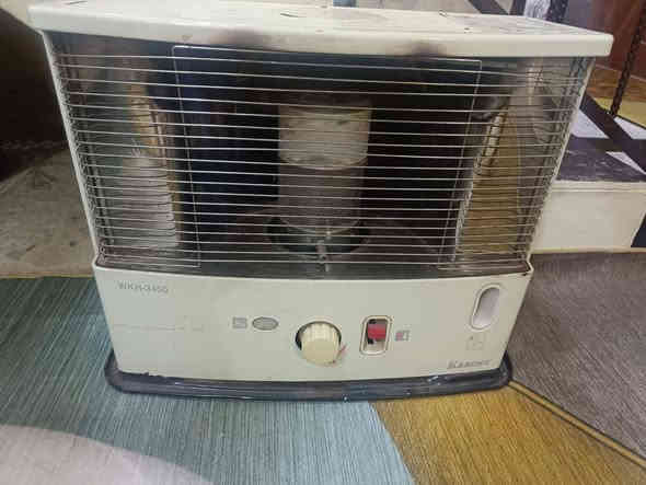 سلام عليكم صوبة كيرونة كلها شغالة جاهزة  للبيع 45الف وبيها مجال قليل مكاني بغداد الدورة للإتصال ***********
