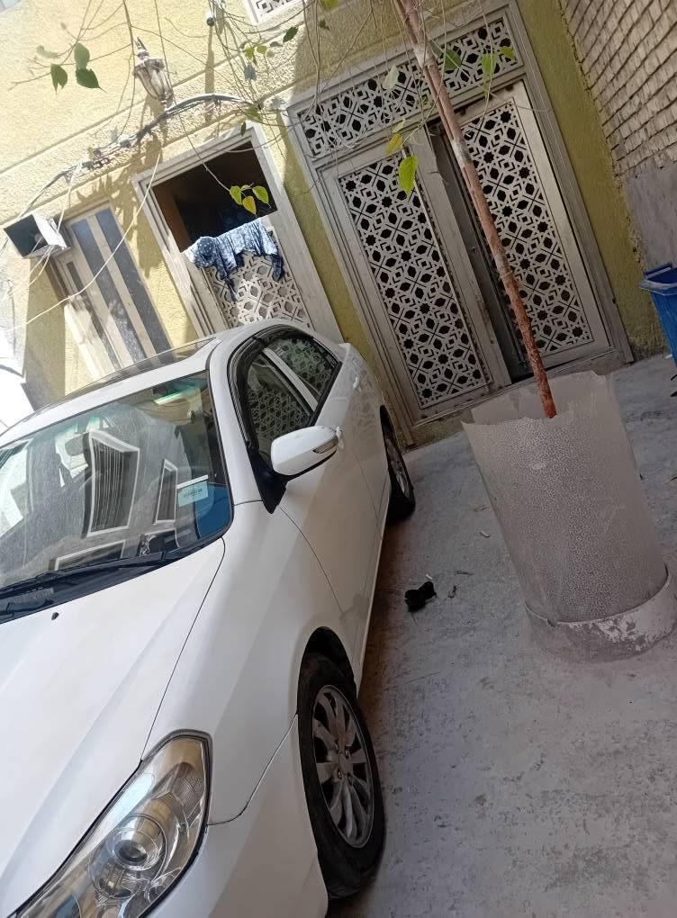 للبيع او مراوس بسياره 
بي واي دي موديل جي ثري ٢٠١٣ بيها جراد خفيف 
سياره حلوه نظيفه ماشيه ١٢٨ الف 
لا ضربه وله صبغ كير محرك ماكفولات استفسار رقم *********** 
سعرها ٥٧ وبيها مجال بسيط 
مكان بغداد بغداد, العراق
