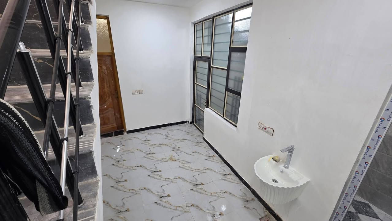 مشتمل للبيع كوت  حي الحكيم شارع زرزور بناء حديث 100 متر طابوق يتكون من غرفه نوم مطبخ استقبال هول ام رقم من قبل البلديه خدمات كامله ماي كهرباء مدارس السعر المطلوب 39 وبيها مجال لشراي


**إذا كنت صاحب هذا الإعلان وتريد حذفه لأي سبب، رجاءا أرسل رسالة إلى الدعم الفني**