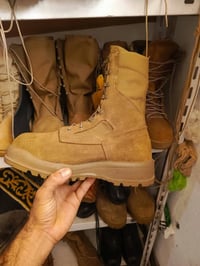 ابلفل امريكي جديد حجم 42ونص يلبس رجل عريضه  يوجد توصيل  بي فقط واتساب ...