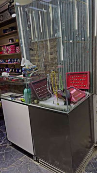 جام خانه • ميز