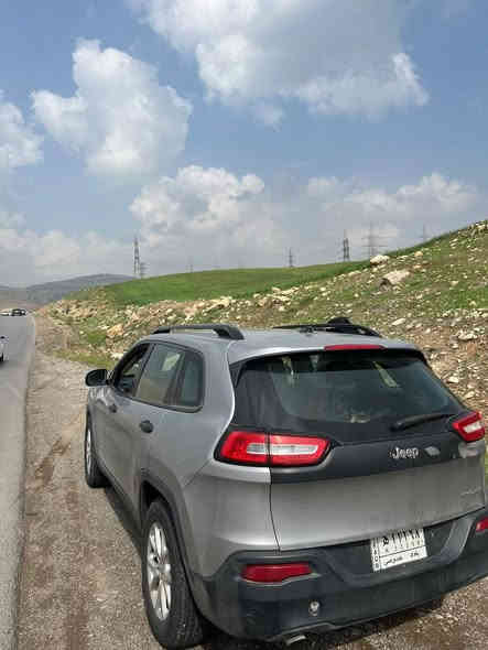 جيب بزون 16 2400 سبورت رقم بغداد حره ماشيه 130 الحادث بالصور ايرباك بردات بس الباقي بلادي
مواصفات عاديه تبريد قطعتين سايد بريك بصمه شاشه جبيره كامره دواره
السياره بيها رصعات وطخات بالصوره كلهن ممسويهن ع البارد والبنيد مكسور من الداخل نسيته مفتوح وطار عليه
السياره قطره صبغ مابيها 
المكينه جديده مكفوله
الكير والكهربائيات كلها جديده مابيها اي گلوب بالدشبول مشتغل
الصدر الامامي والخلفي والتايرات كلهن تبديل جديد 
السياره واضحه كدامك تحويلها ثاني يوم
مكاني بغداد شرطة الخامسه
سعرها 105
***********
