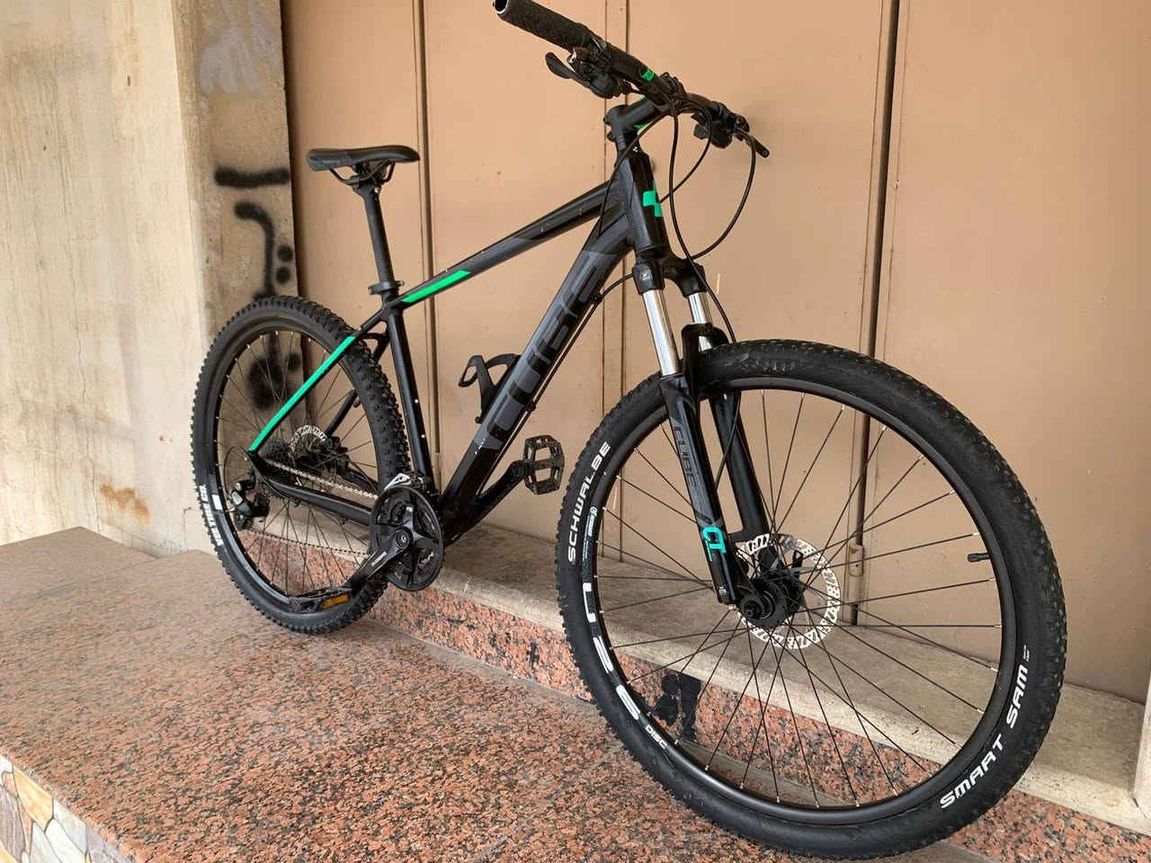 Cube aim pro
دراجة كيوب فئة aim pro حجم 27.5 قطعة بلادية
نضام البريكات هيدروليك ديسك سستم البدالات
8* 3 شيمانو التوس الدراجة مختمة كيوب ستيرن ودبل ومقعد مكان الدراجة موصل متوفر توصيل كلل المحافظات تواصل  اتساب أو ع رقم

***********
