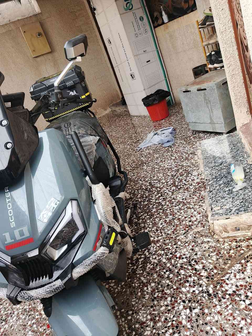 سلام عليكم دراجة شحن صاعقة👀ملف 2500🔥 6بطاريات😍 درع 🛡 شاشه ايباد نضام ABS TCS مانع تزحلق تمشيك الدراجه 75 كيلو السرعه 75 حقيقي  دراجه نضيفه اخذتها بشهر الاول يوم 18 مكفوله عام تواصل ماسنجر او واتساب ***********
