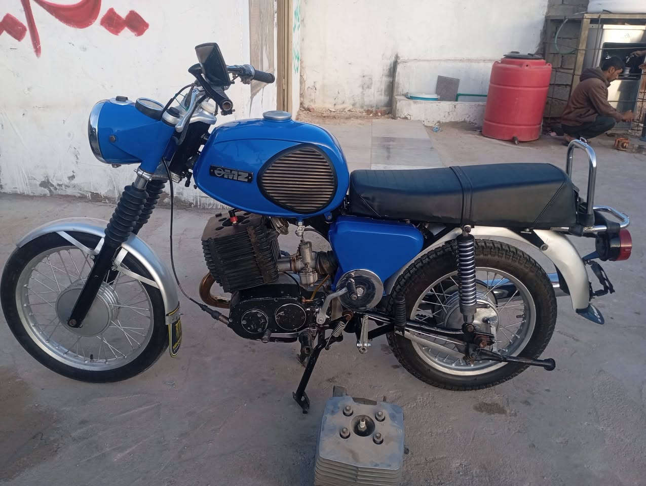 مرخصت مدير الكروب دراجه واحد وثمانين للبيع تعمير جديد عوزه بس كهربائيات قطرت لحيم مابيه مكينه تجفيت جديد بعده ع سحك سايس 4 مكينه قنبوره بلادي شراي ***********
