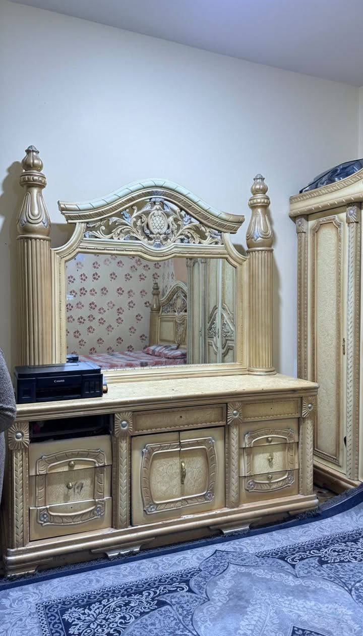 غرفة كويتية للبيع السعر ٥٠٠
بصرة***********
