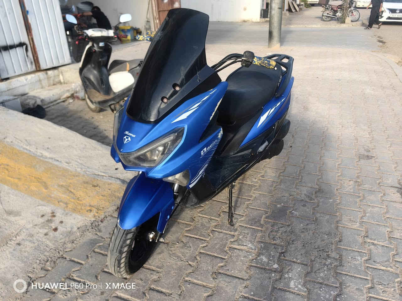 ئەم ماتۆڕە بۆ فرۆشتن مەکینەی سەرف ئەکات ئەبێ چاکی بکەیت ، لاشەی پاک و جوانە شکاوی نییە نرخی 375هەزار کەمێ مجال . شوێن سمود


**إذا كنت صاحب هذا الإعلان وتريد حذفه لأي سبب، رجاءا أرسل رسالة إلى الدعم الفني**