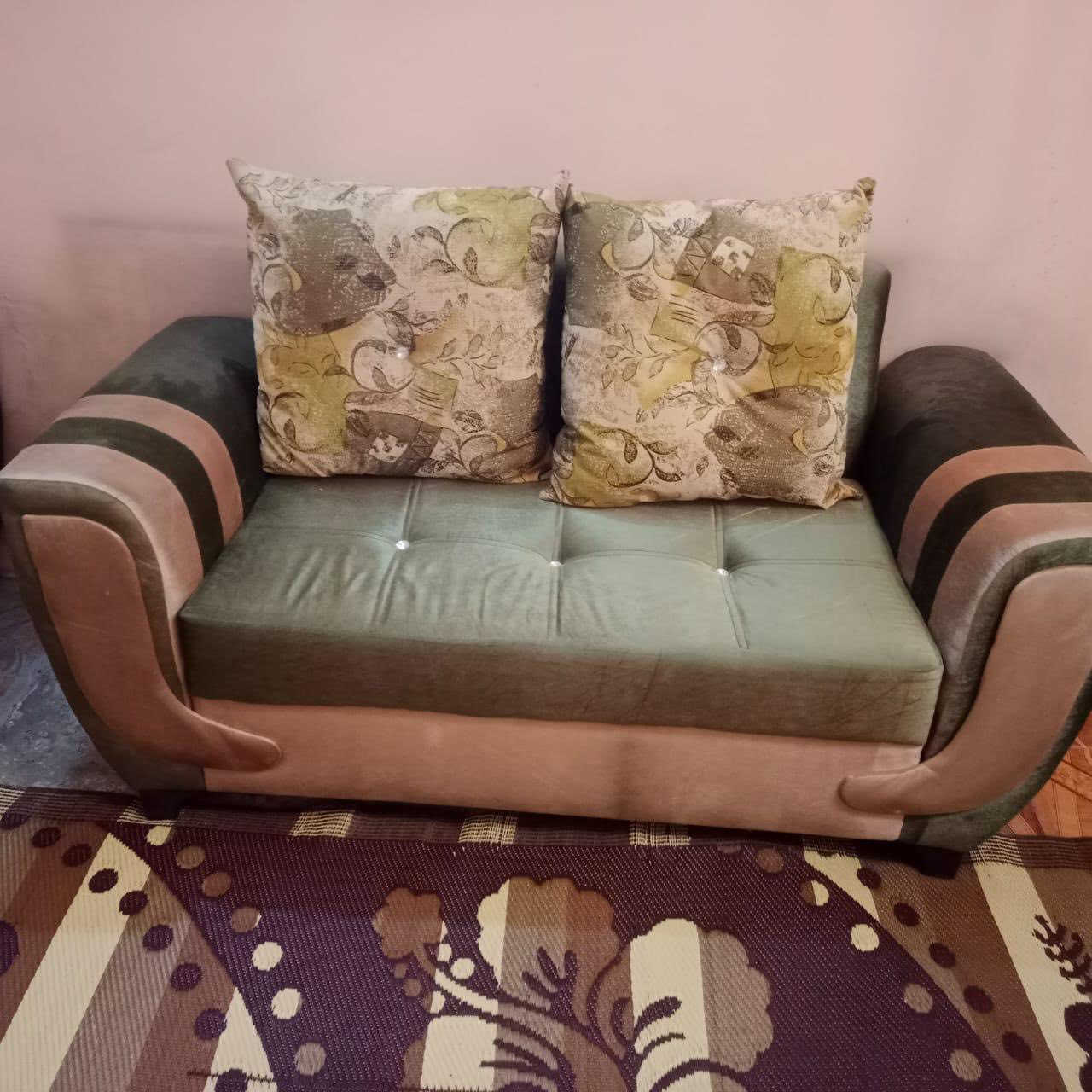 اغراض مستعملة للبيع
تخم
ساحبة مطبخ
معرض صغير 
للاستفسار على الرقم ***********
