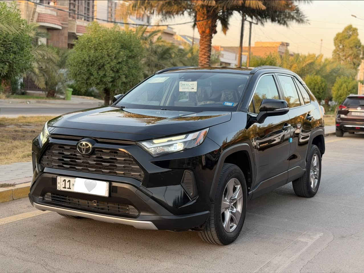 السلام عليكم 
تويوتا راف فور
٢٠٢٢ 
وارد امريكي حادثها فقط دعامية 
السيارة مكفولة من الصبغ والبارد والتبديل 
مواصفات 
بصمة تشغيل
بصمة ابواب
كشن كهرباء
شاشة 
تحكمات ستيرن
بانزين فقط
هاند بريك بصمة 
بجم لد وزنون
بك لايت لد
اوتو هولد
ثلاث انظمة قيادة
راردات جانبية
رادار امامي 
توقف ذاتي 
كامرة خلفية 
تبريد ثلج 🧊 
رقم بغداد الجديد بأسمي شخصياً 
السعر ١٩٧ ورقة
الرقم *********** 
العنوان بغداد حي الجامعة
