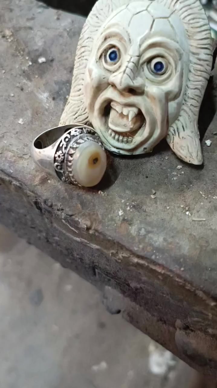 خاتم سليماني معطف قديم جدا يوجد توصيل


**إذا كنت صاحب هذا الإعلان وتريد حذفه لأي سبب، رجاءا أرسل رسالة إلى الدعم الفني**