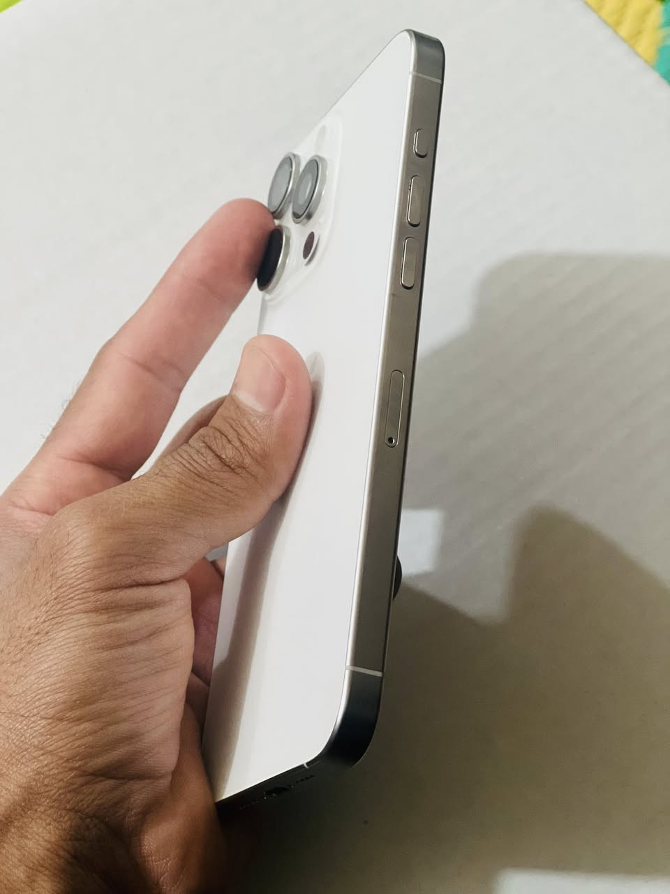 جهاز 15برو ماكس جديد
ذاكره ٢٥٦ بطارية ٨٨ مكفول من شخط شرق اوسط ملحقات كاملة 
السعر مليون و ٥٠  وبيه مجال شراي اتصل ***********
