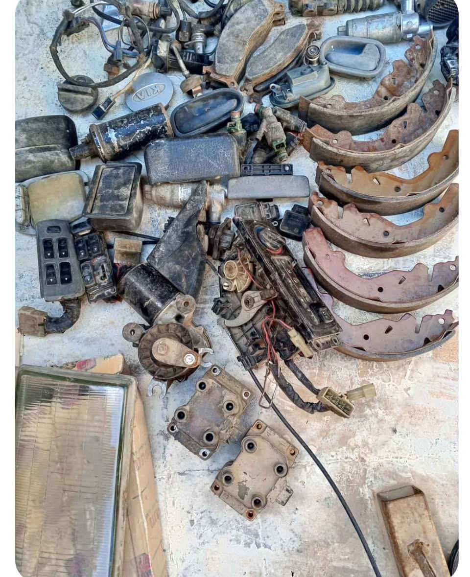 السلام عليكم غراض سبورتج للبيع السعر ١٠٠  وبيها مجال مكاني بغداد الطوبجي الاستفسار ***********
