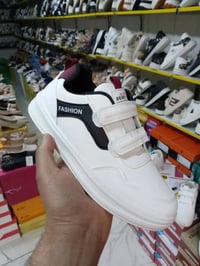 حذاء رياضي • بدون قيطان • مقاسات ٣٧-٤١