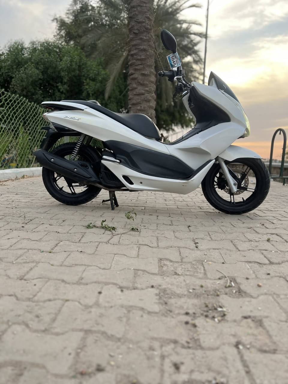 السلام عليكم للبيع دراجه pcxجيل اول دراجة  كل ابلادي شرط النضافه دراجهة مال رمبه مديل(18)  ماخذها رمبه اوراق المعرض موجوده الدراجه على ايدي ياباني الاصلي JFدراجه جديده  السعر اتصل وتدلل 
مكاني بغداد 
للاتصال 
***********
